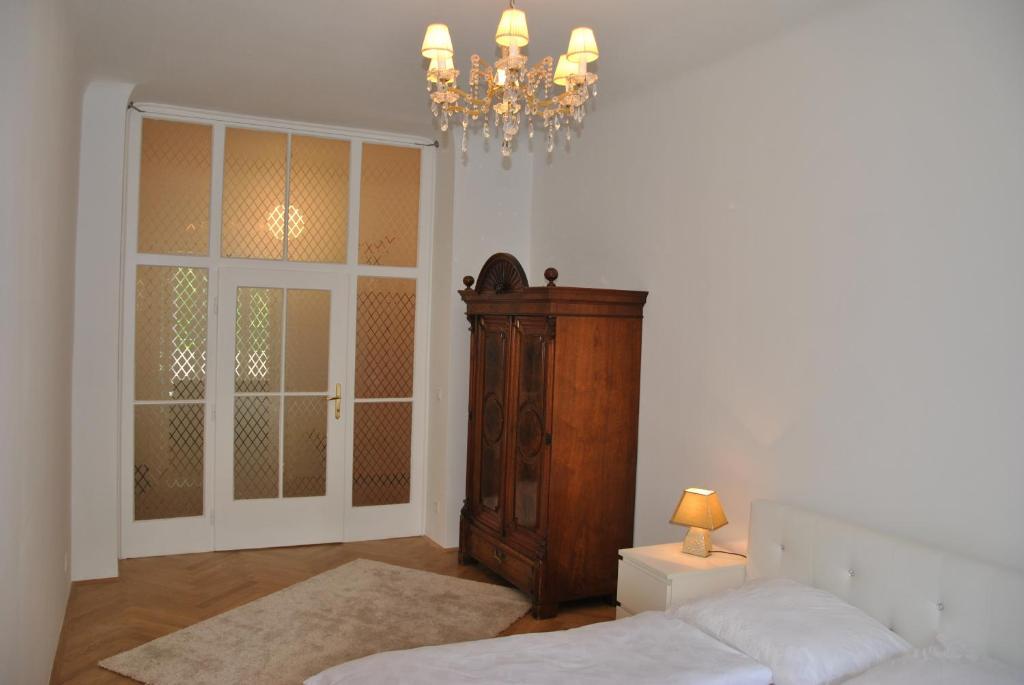 Schoenbrunn Park Apartament *