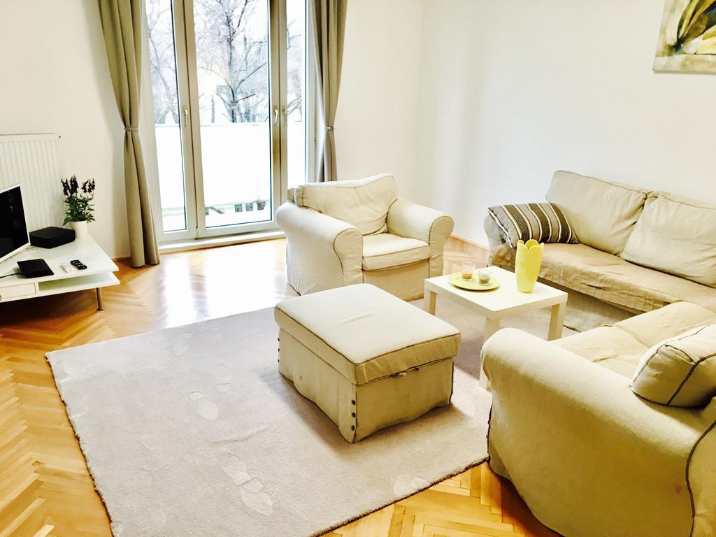 Schoenbrunn Park Apartament *